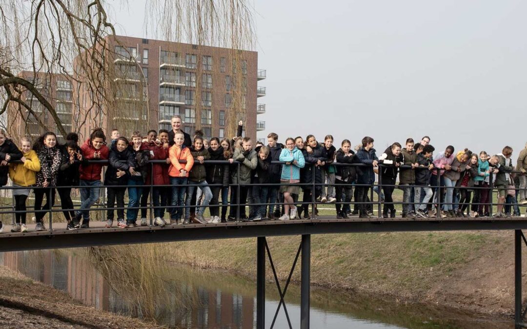 kinderen sparen voor nieuwe brug (arnhem)